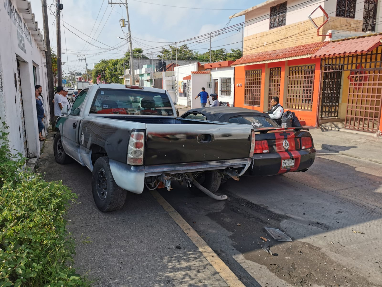 Tres vehículos involucrados y una mujer herida en el accidente Tres vehículos involucrados y una mujer herida en el accidente