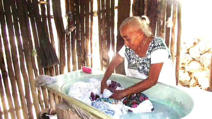 Abuelitas de Acanceh recuerdan el tradicional lavado a mano Abuelitas de Acanceh recuerdan el tradicional lavado a mano