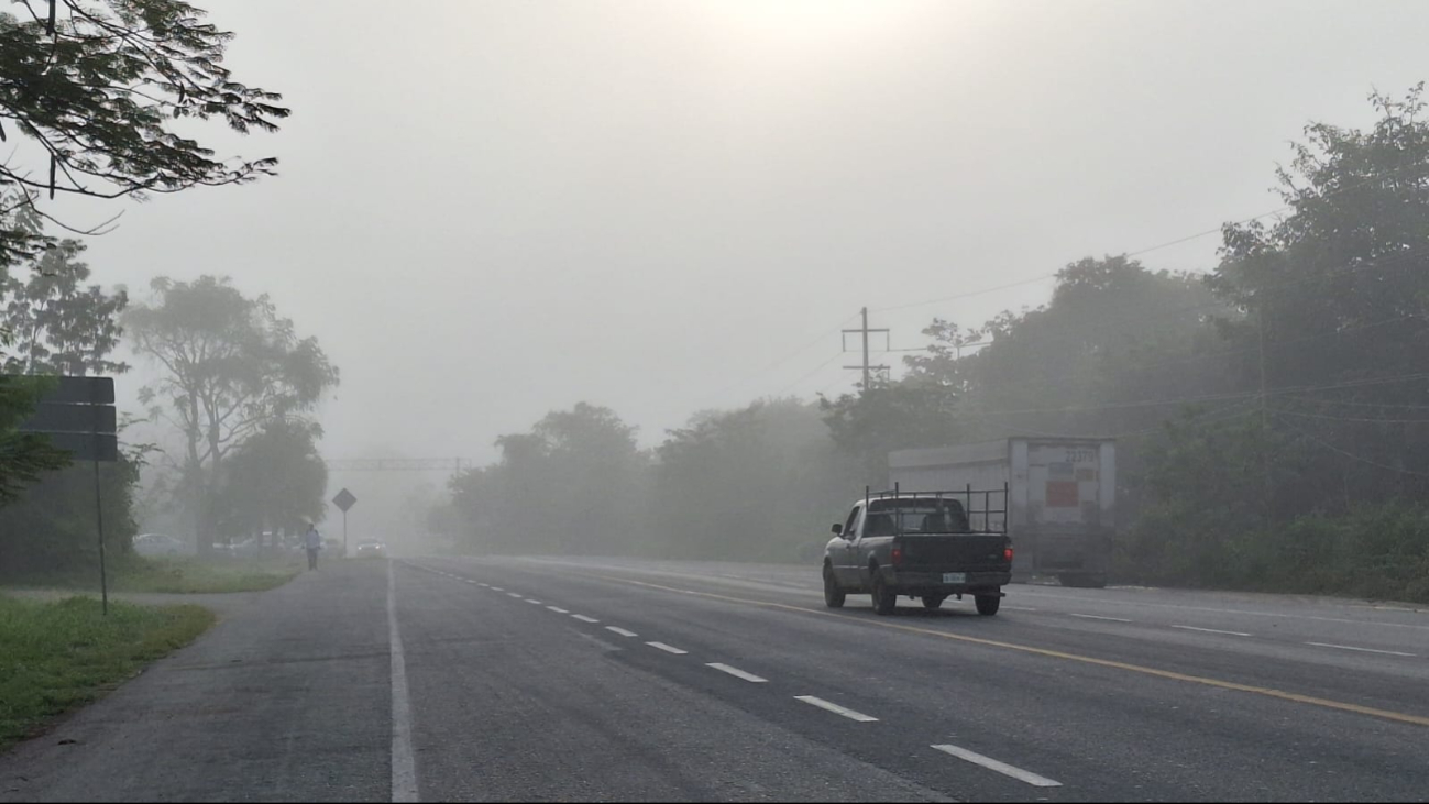 La densa neblina apareció desde muy temprano en la mañana La densa neblina apareció desde muy temprano en la mañana