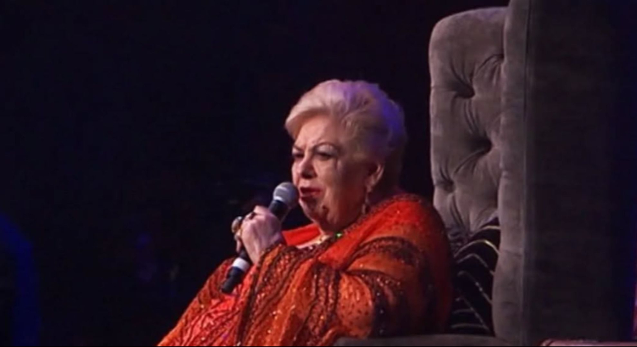Paquita la del Barrio presenta problemas de salud durante una firma de autógrafos Paquita la del Barrio presenta problemas de salud durante una firma de autógrafos