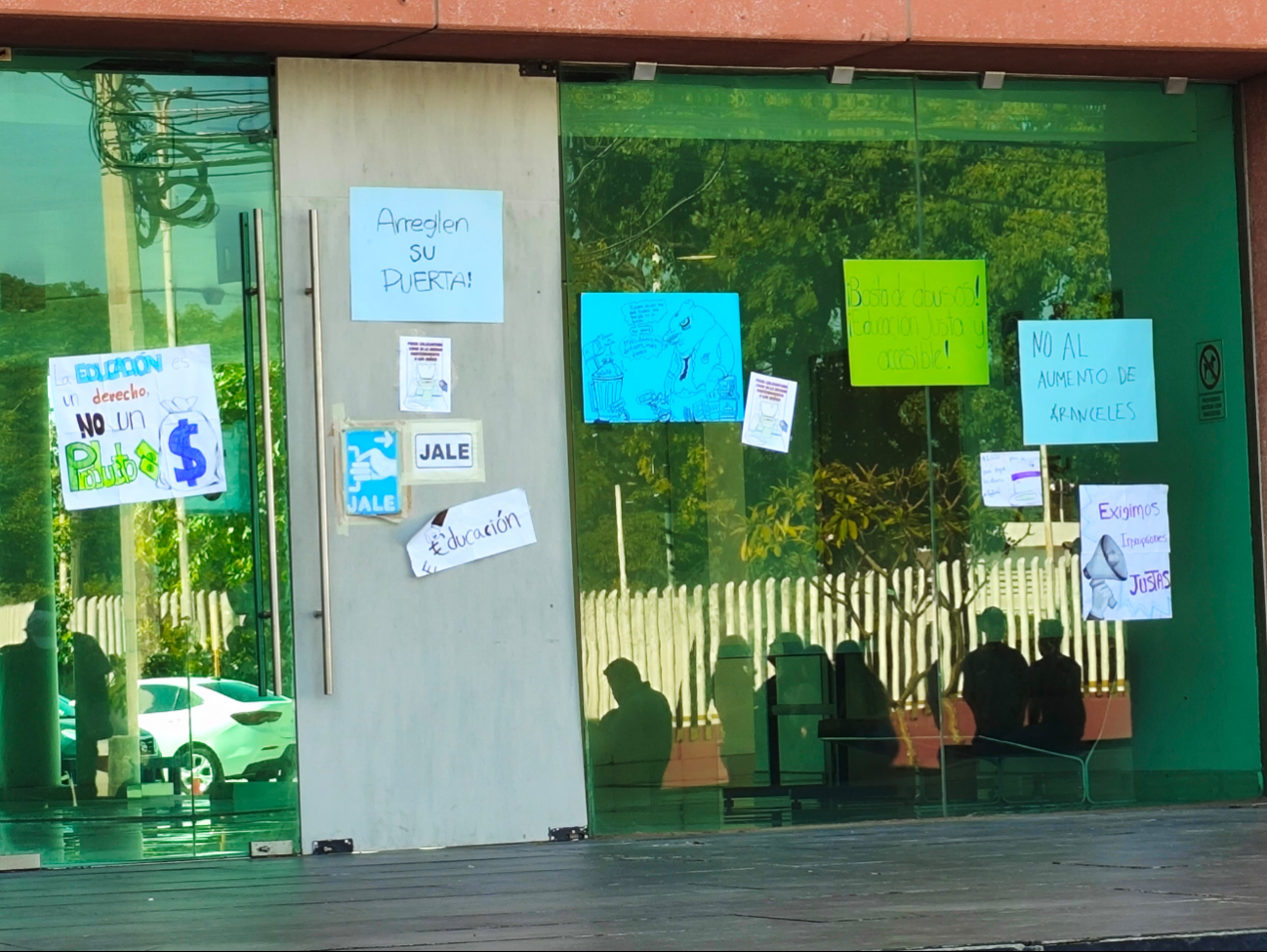 Jubilados y estudiantes de la UNACAR en Carmen piden transparencia por aumento de aranceles 