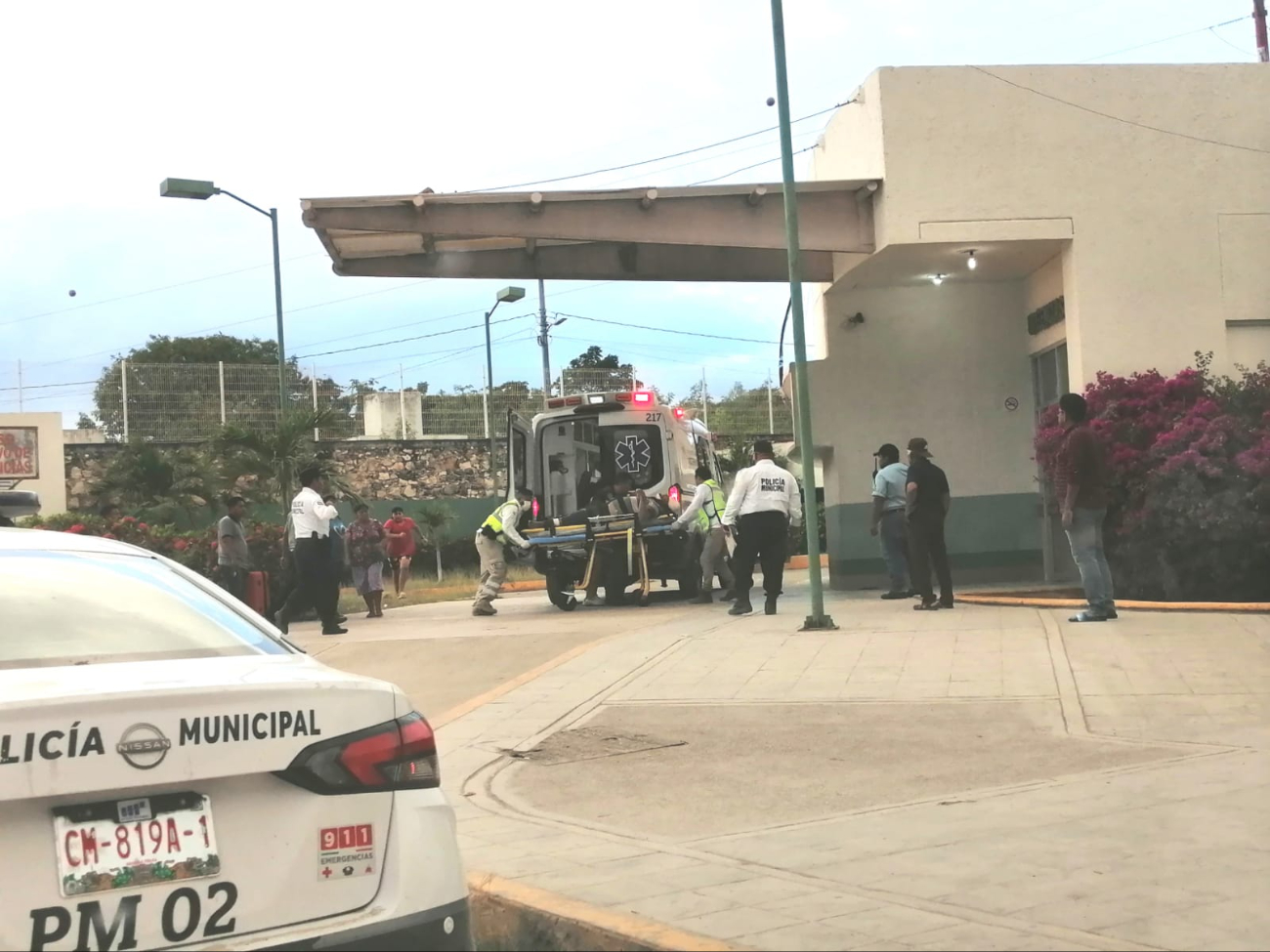 Techo de concreto cae sobre hombre en Escárcega; es trasladado al hospital