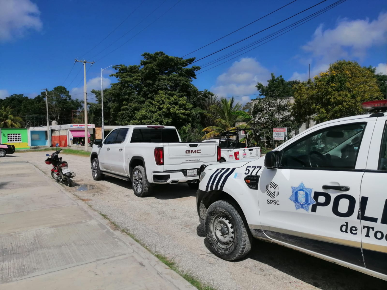 Camioneta robada en Tabasco es asegurada junto con su conductor en Escárcega, Campeche