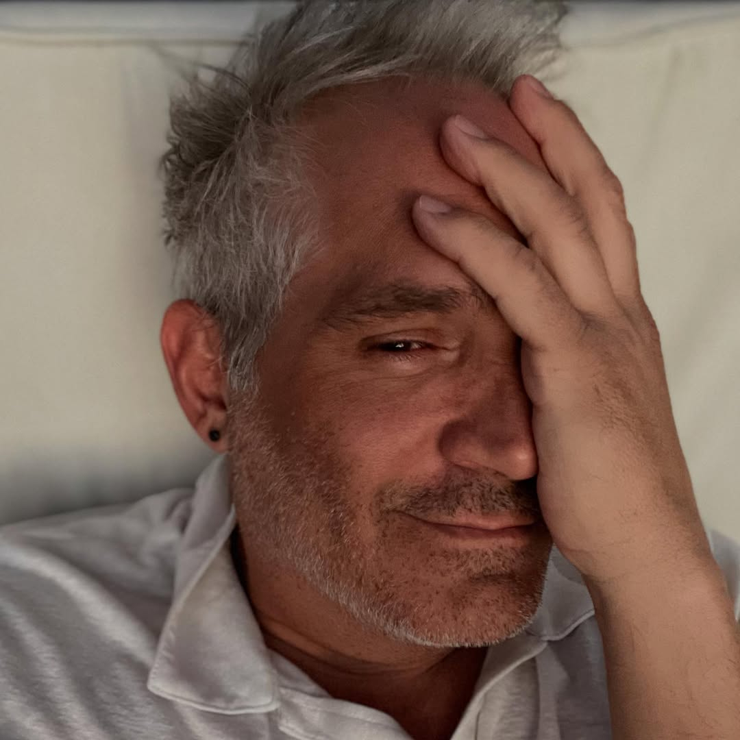 Arath de la Torre cae en estafa de WhatsApp: lo engañaron al reservar en hotel de la Riviera Maya