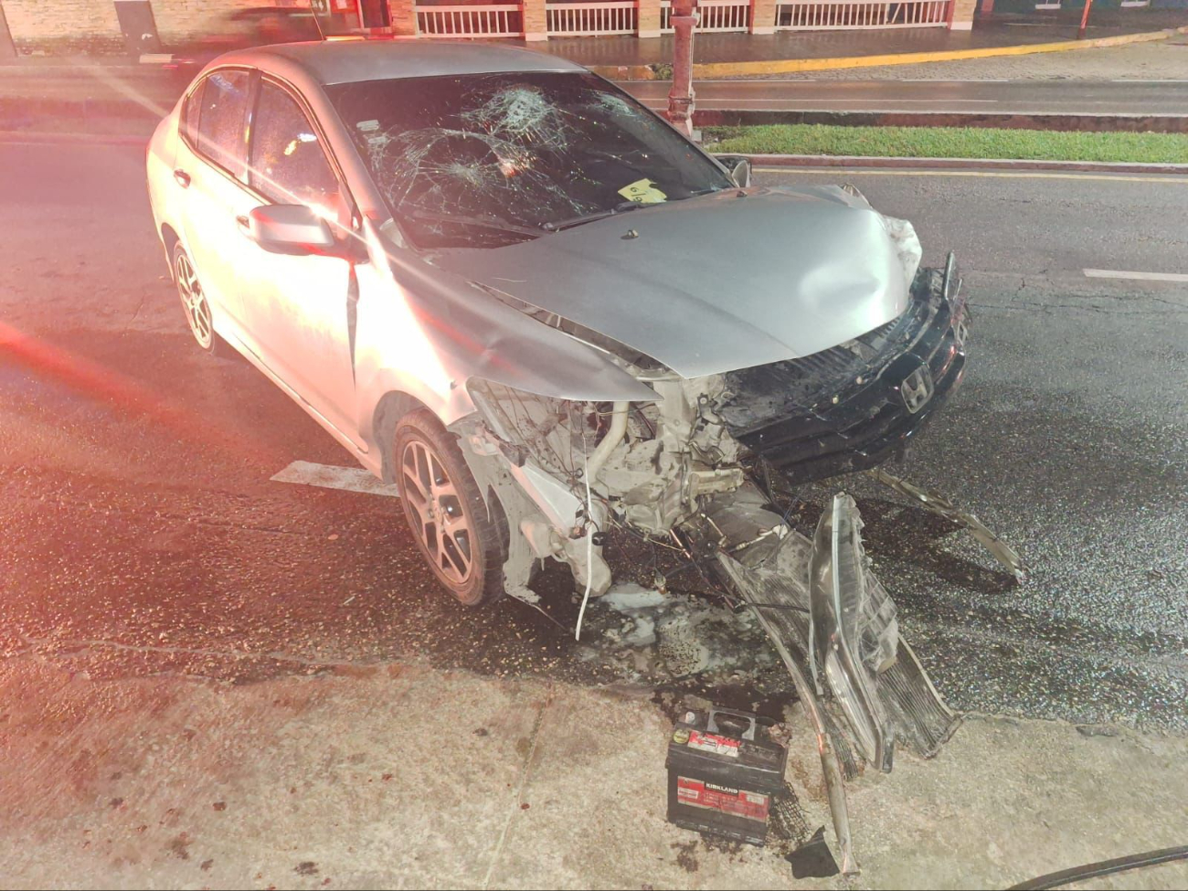 Debido a las lesionas provocadas, el conductor tuvo que ser trasladado al hospital Debido a las lesionas provocadas, el conductor tuvo que ser trasladado al hospital