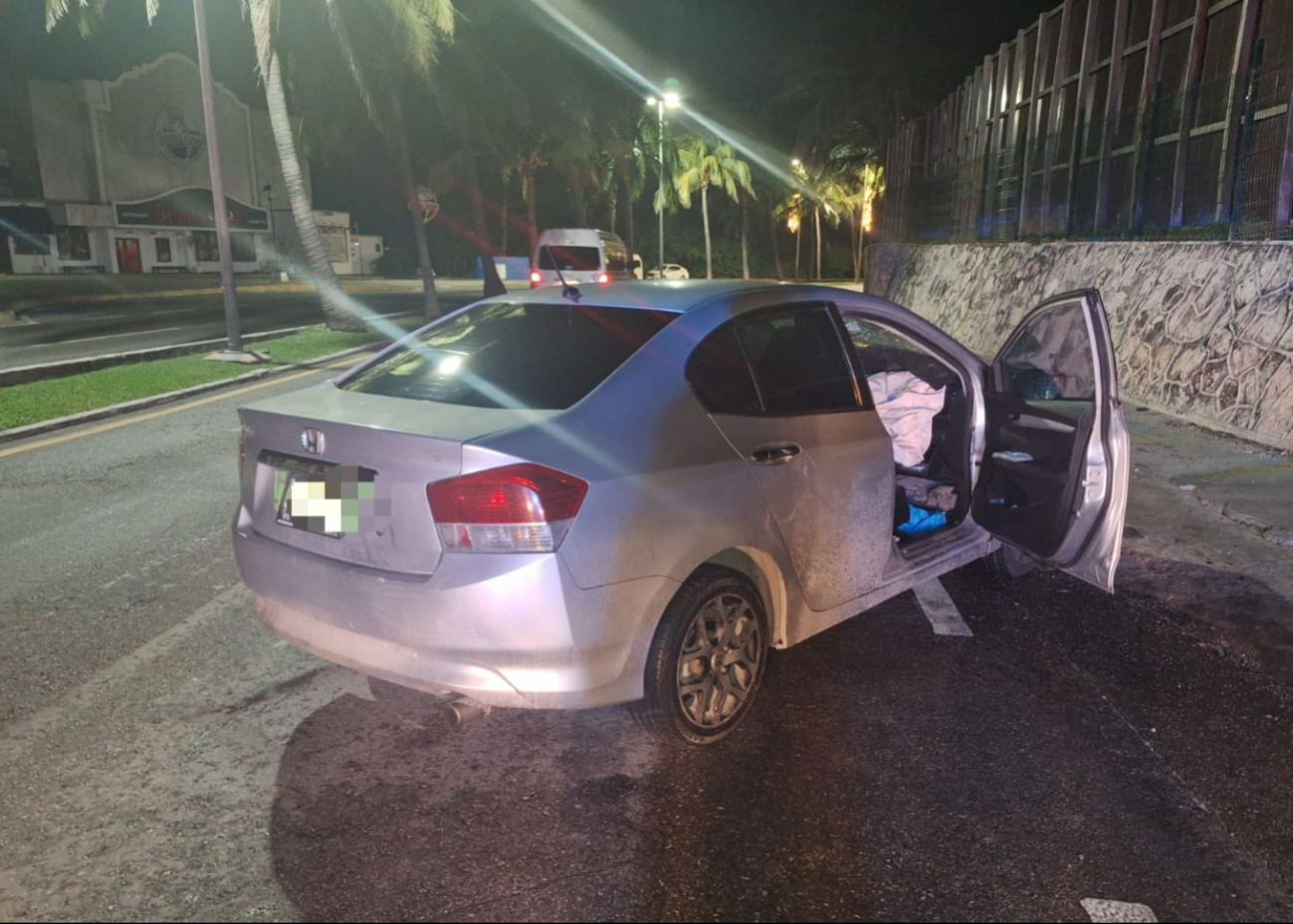 Conductor pierde el control de su vehículo y choca en el bulevar Kukulcán de la Zona Hotelera