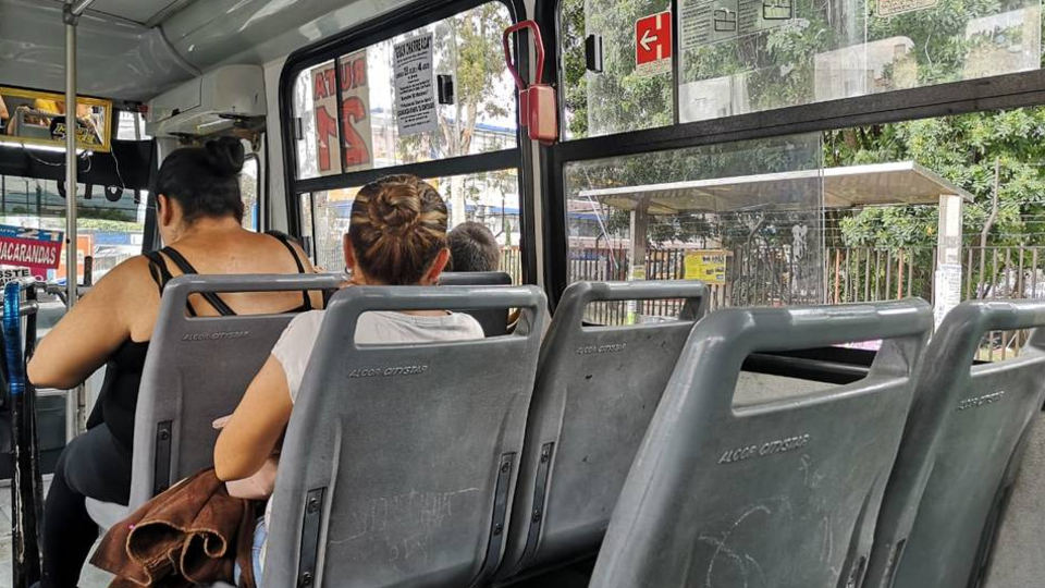 Los servicios públicos de transporte requieren de atención urgente. Los servicios públicos de transporte requieren de atención urgente.