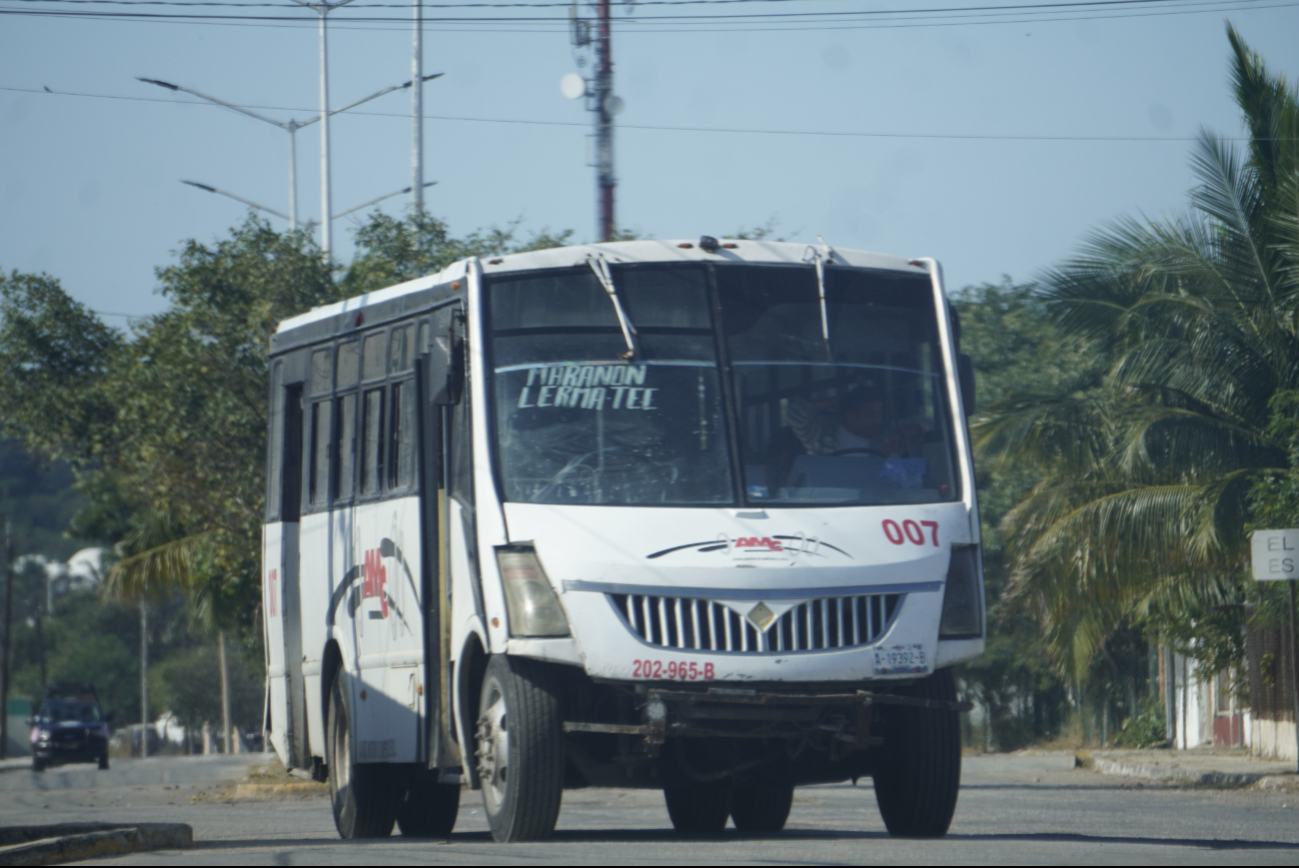 Beneficiaría a los estudiantes contar con otro medio de transporte Beneficiaría a los estudiantes contar con otro medio de transporte