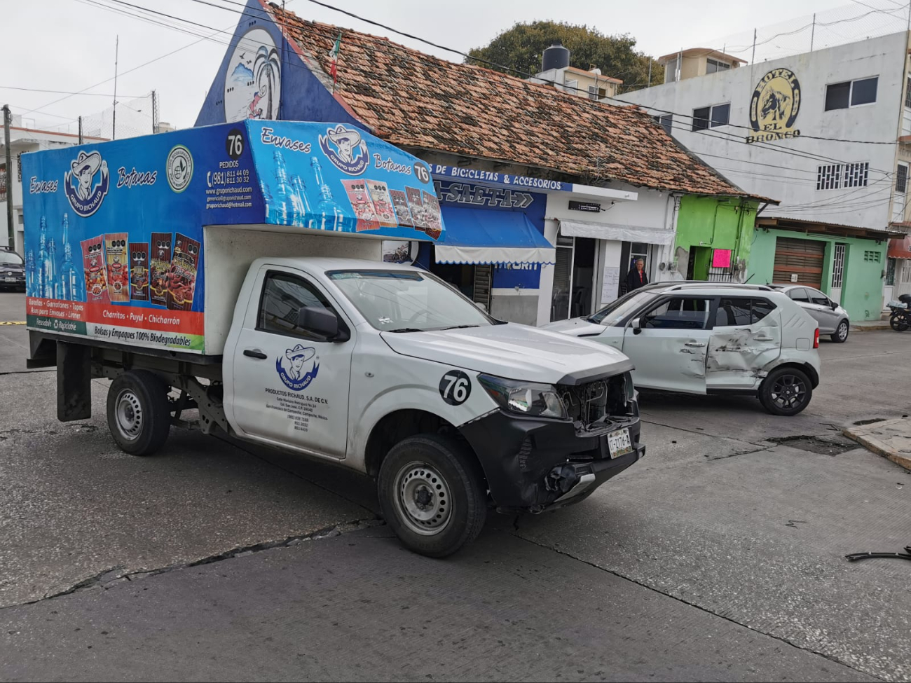 Camioneta ignora alto y provoca accidente en Ciudad del Carmen