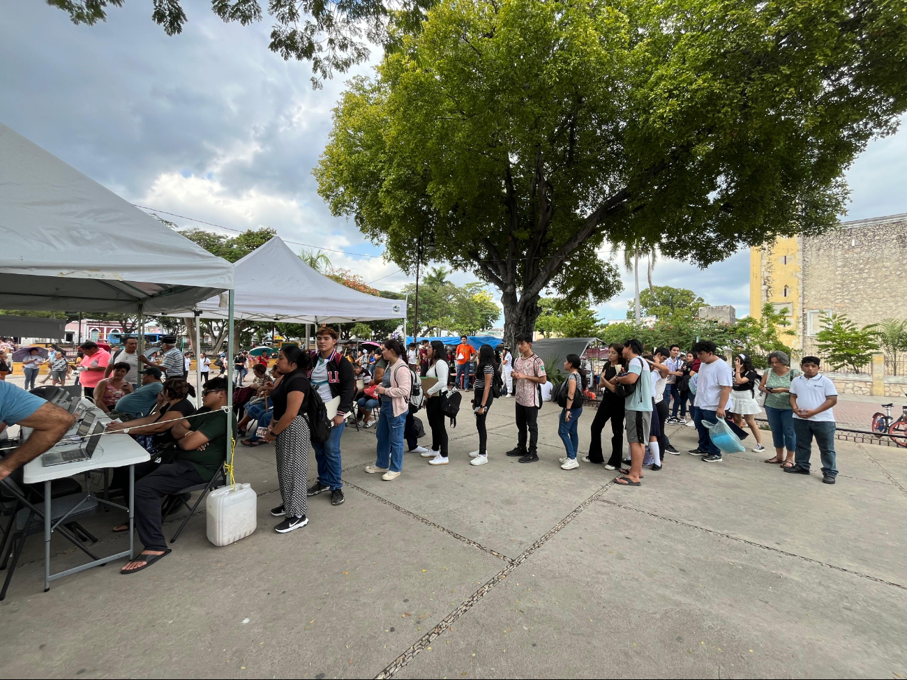 Hay largas filas para el cambio de tarjetas Va y Ven en Mérida Hay largas filas para el cambio de tarjetas Va y Ven en Mérida