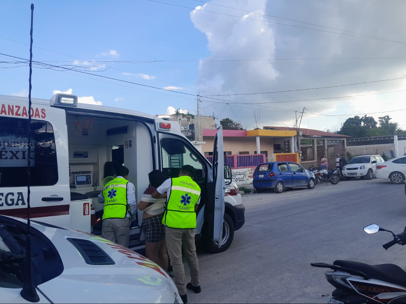 Perro provoca que motocicleta derrape