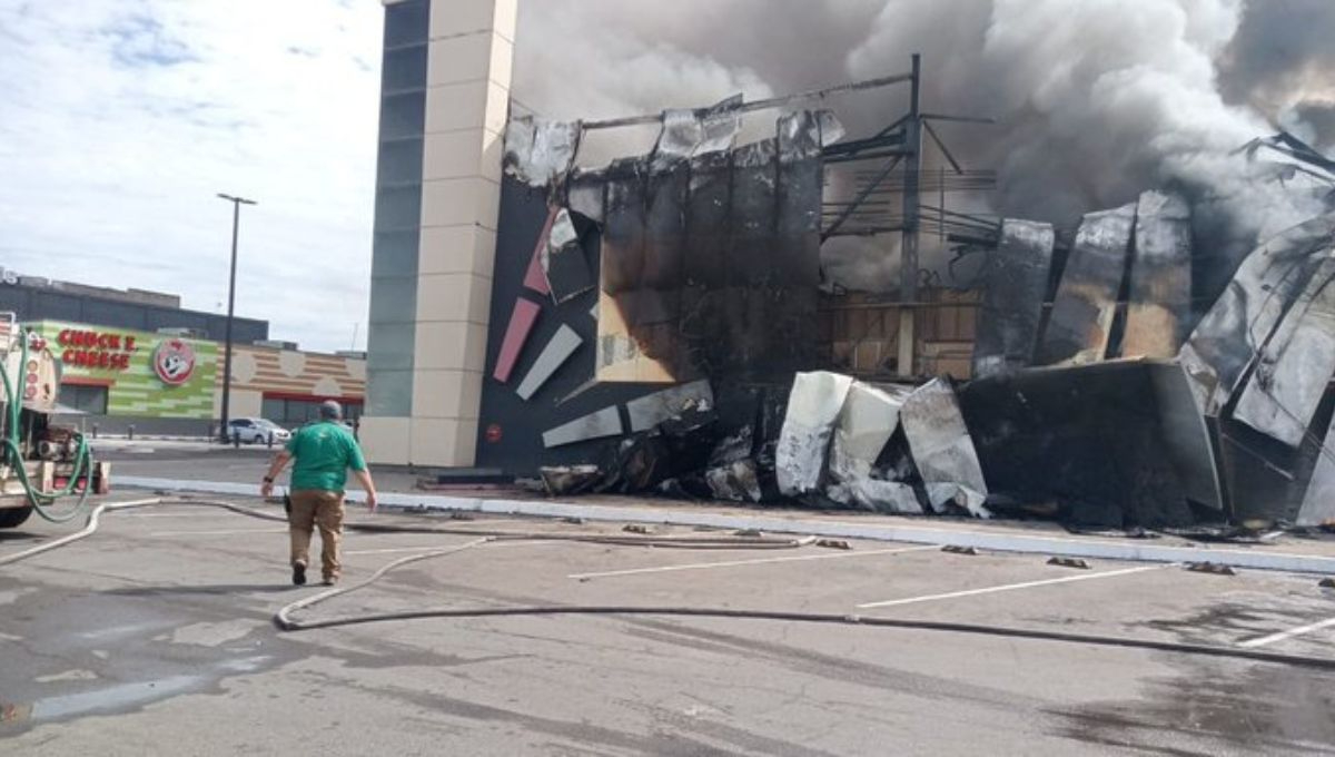Incendio consume casino y plaza comercial en Culiacán obligando a una evacuación masiva