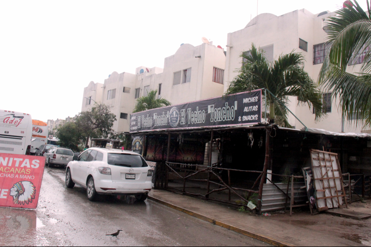 Proliferan bares cerca de centros escolares en Cancún