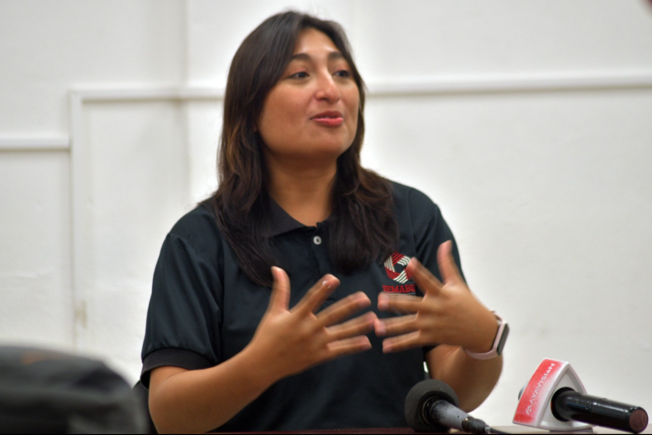 Jessica Santos destaca el problema de residuos en Campeche, visible en lugares como el Male Jessica Santos destaca el problema de residuos en Campeche, visible en lugares como el Male