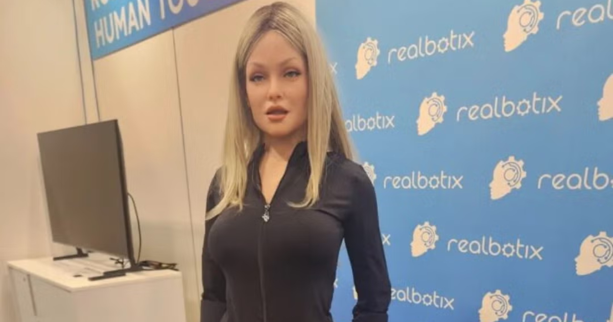 La mujer robot ha sorprendido en su presentación La mujer robot ha sorprendido en su presentación