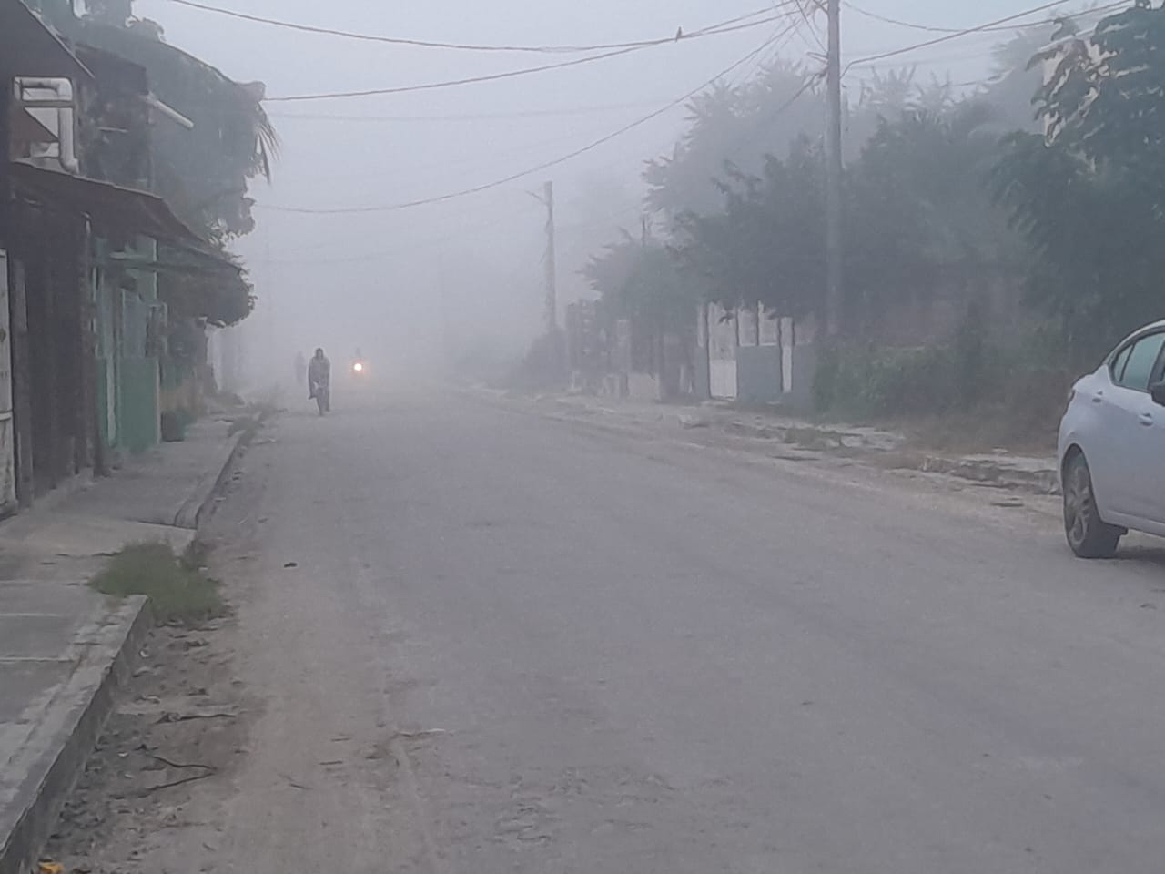 Densa neblina en Escárcega dificulta el tránsito vehicular y peatonal 