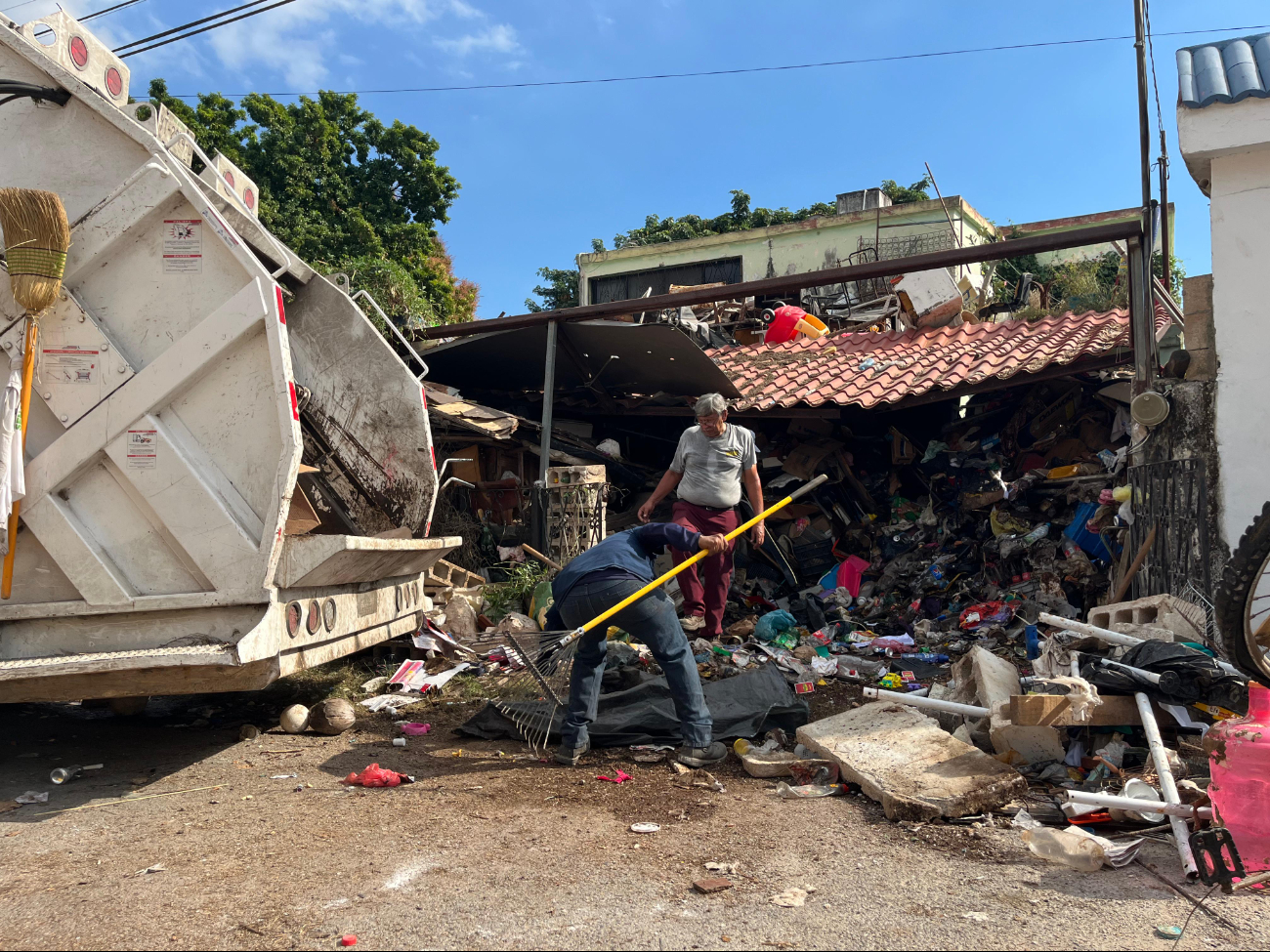 Se calculan al menos 15 toneladas de basura en la casa en Mérida Se calculan al menos 15 toneladas de basura en la casa en Mérida