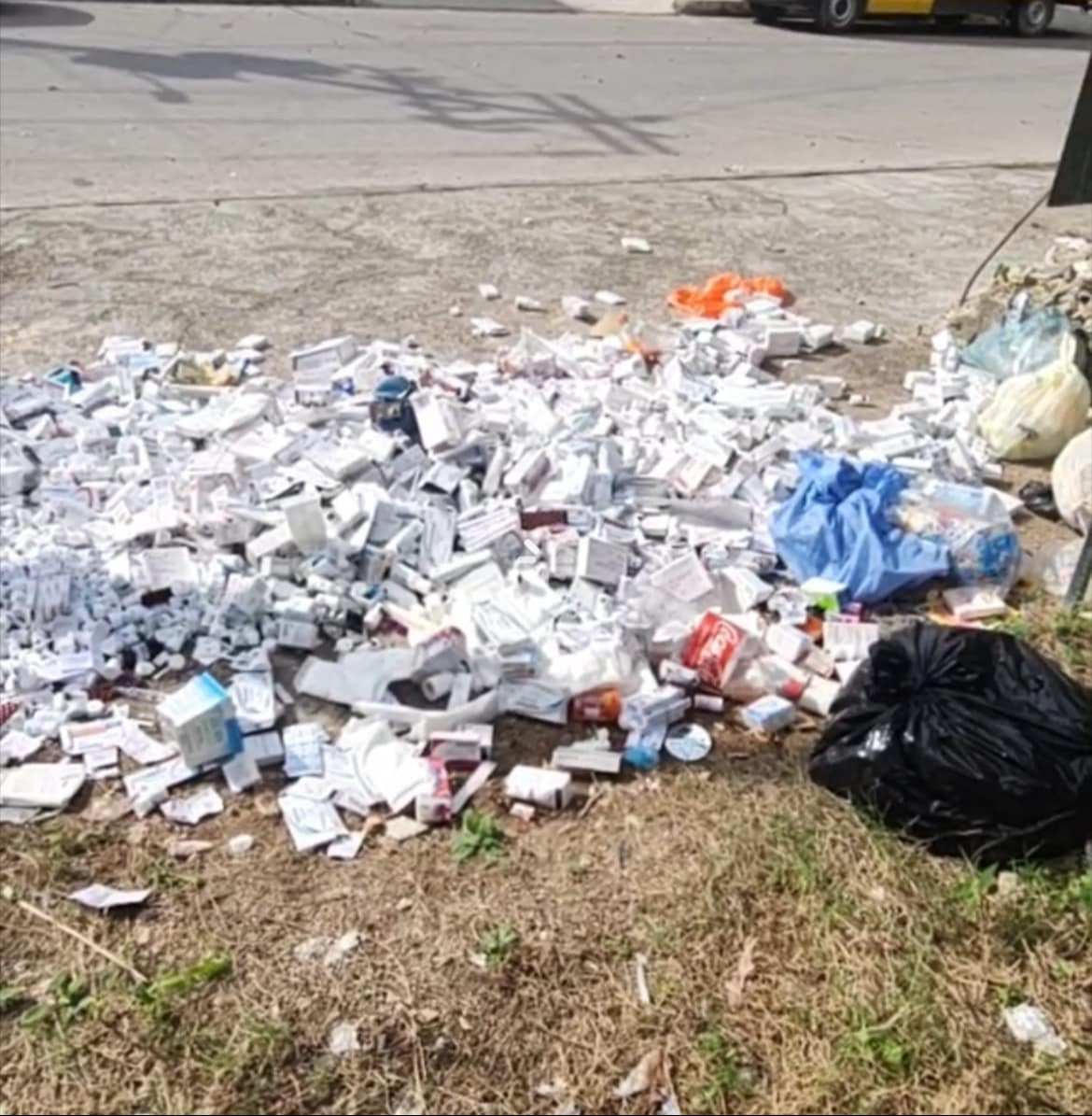 Autoridades de Quintana Roo investigan desecho de medicamentos en Chetumal Autoridades de Quintana Roo investigan desecho de medicamentos en Chetumal
