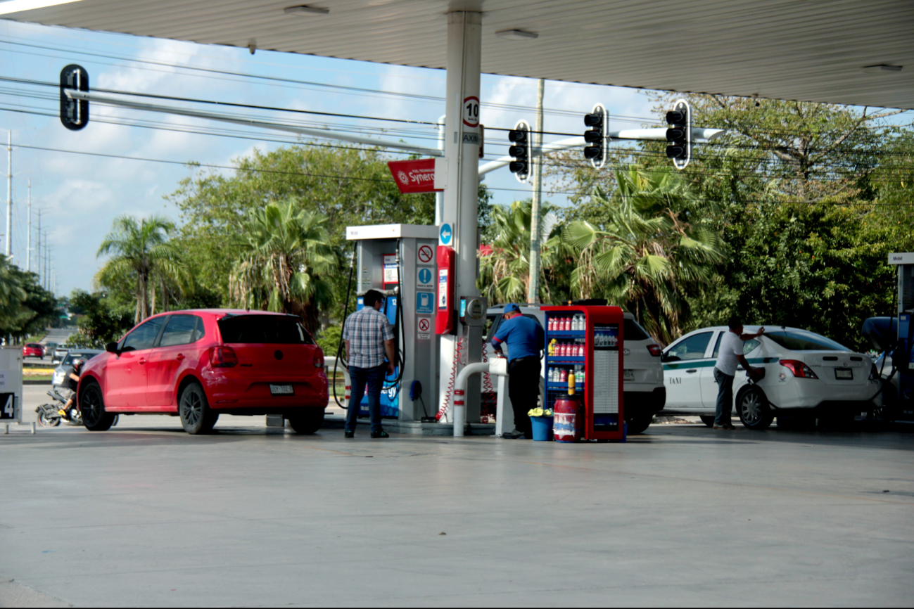 Cancún, en Quintana Roo, lideró el costo de combustible más alto en todo el país y fue más barato en Tamaulipas. Cancún, en Quintana Roo, lideró el costo de combustible más alto en todo el país y fue más barato en Tamaulipas.