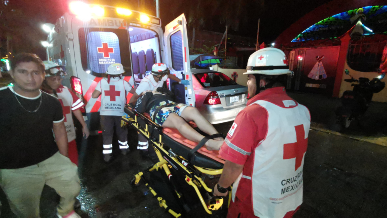 Cruz Roja Mexicana atendió a la joven y la trasladó al hospital Cruz Roja Mexicana atendió a la joven y la trasladó al hospital