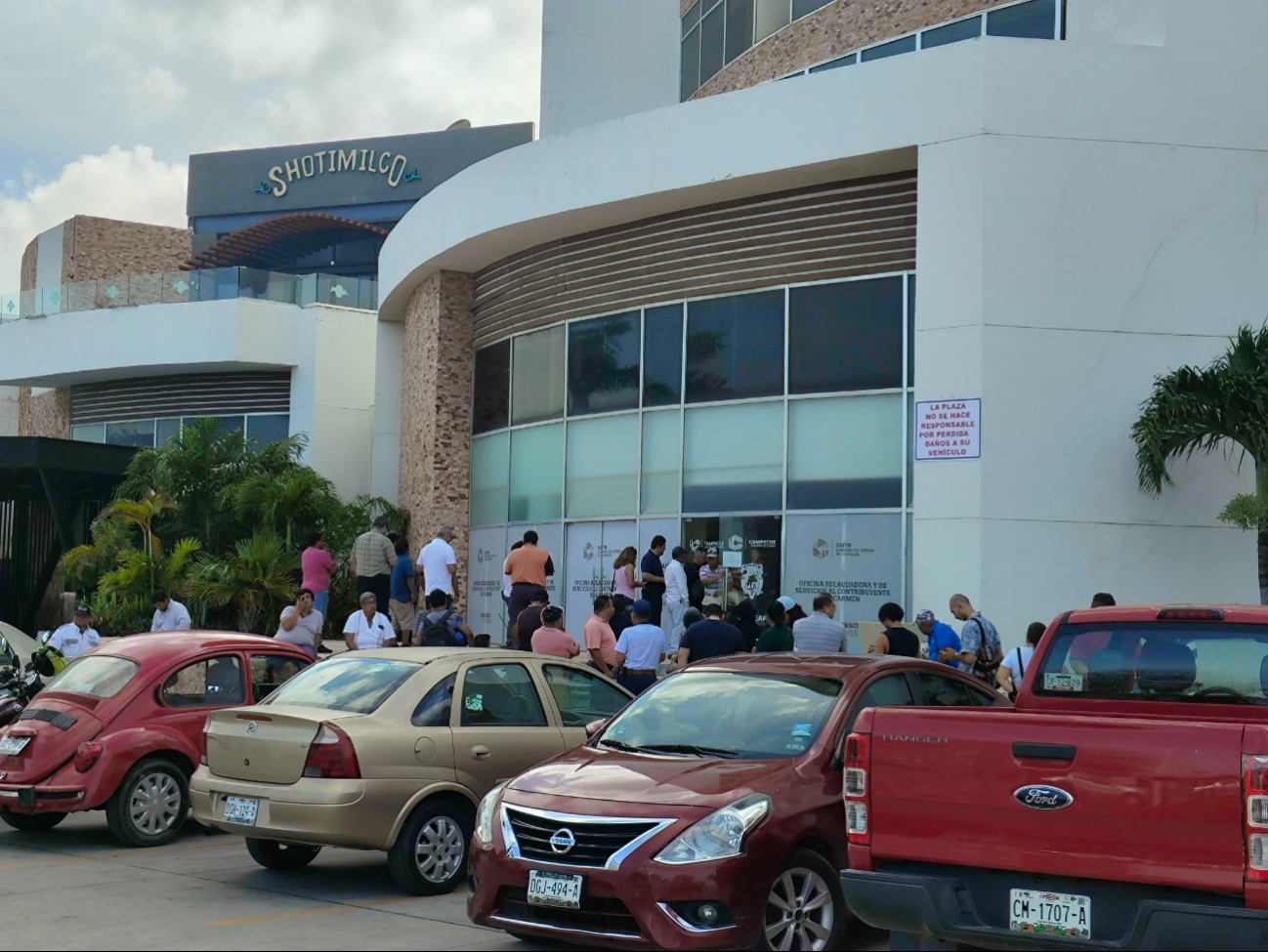 Fallas en el sistema impidieron realizar el trámite en módulos de plazas comerciales Fallas en el sistema impidieron realizar el trámite en módulos de plazas comerciales