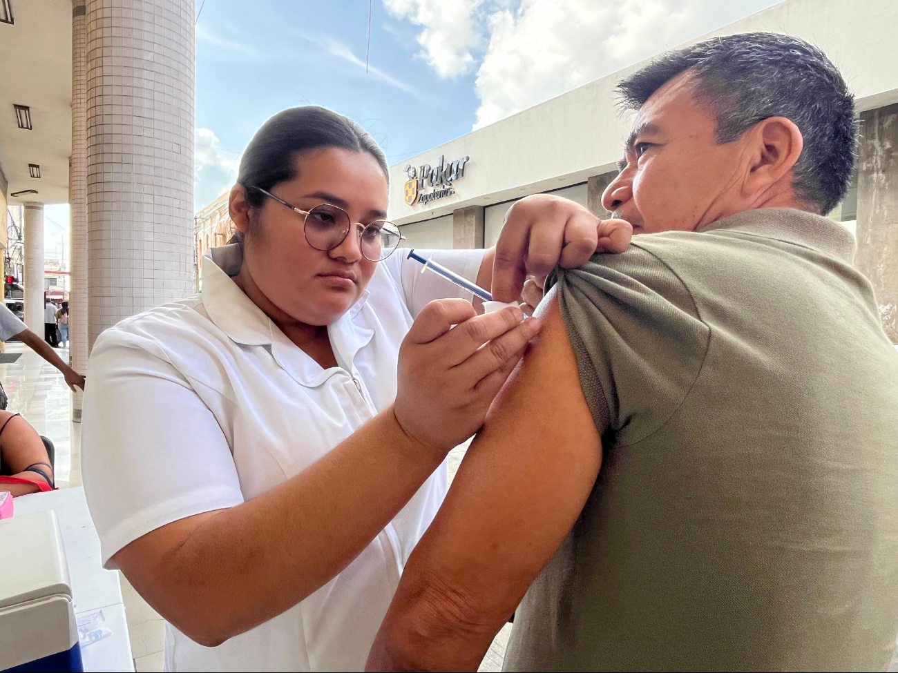 Personal de la clínica 56 del IMSS aplicará la vacuna contra la influenza este jueves 2 de enero y mañana viernes 3 de enero