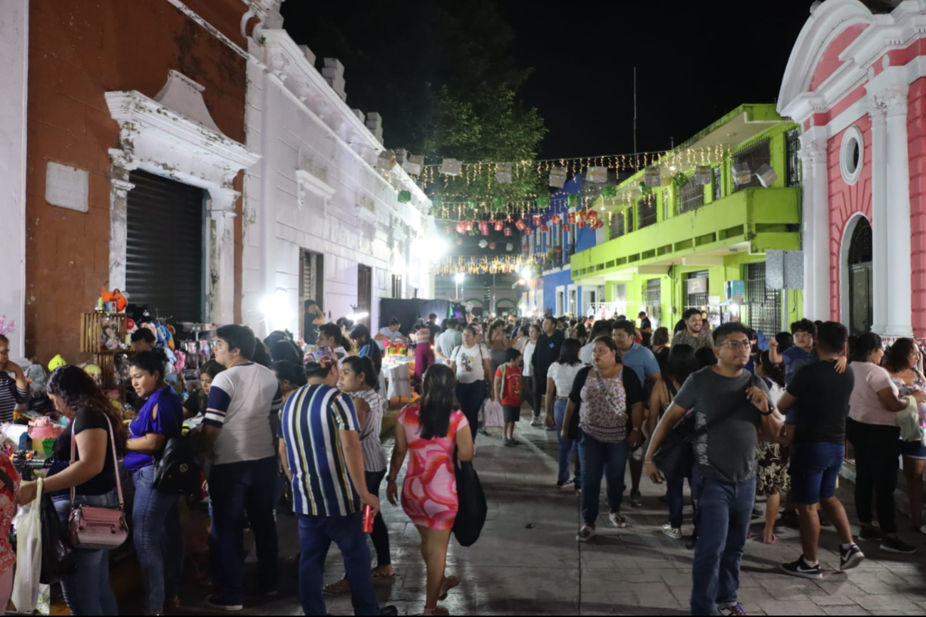 Zona centro se convierte en un enorme tianguis de Noche de Reyes Zona centro se convierte en un enorme tianguis de Noche de Reyes