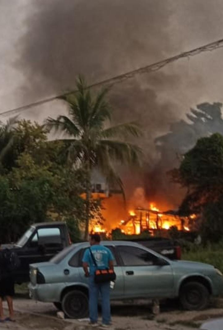 Según la afectada, el viento esparció las brasas y causó el incendio Según la afectada, el viento esparció las brasas y causó el incendio