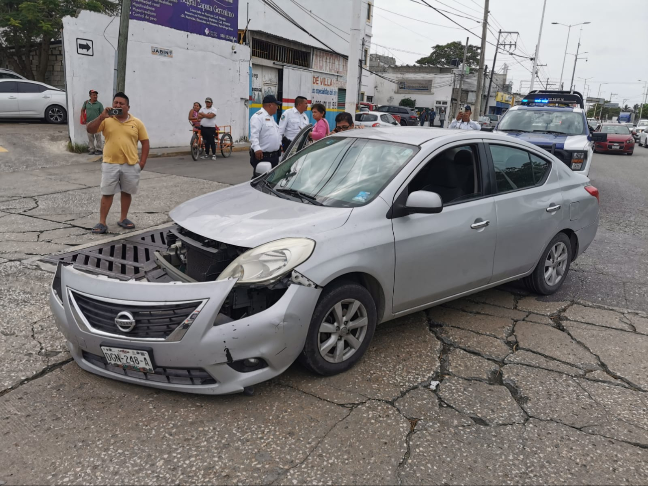 Un hombre y una mujer fueron lesionados en un accidente Un hombre y una mujer fueron lesionados en un accidente