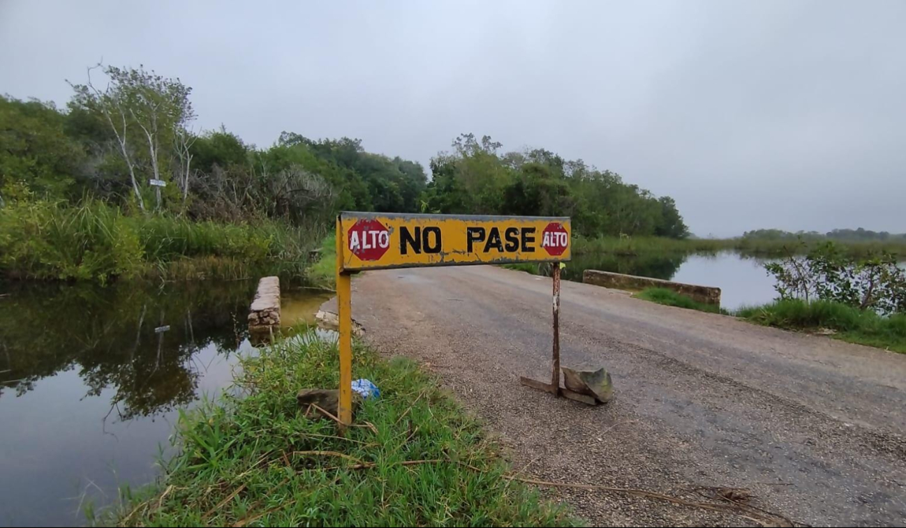 Debido a la falta de mantenimiento y el paso de vehículos, el camino se ha ido deteriorando Debido a la falta de mantenimiento y el paso de vehículos, el camino se ha ido deteriorando