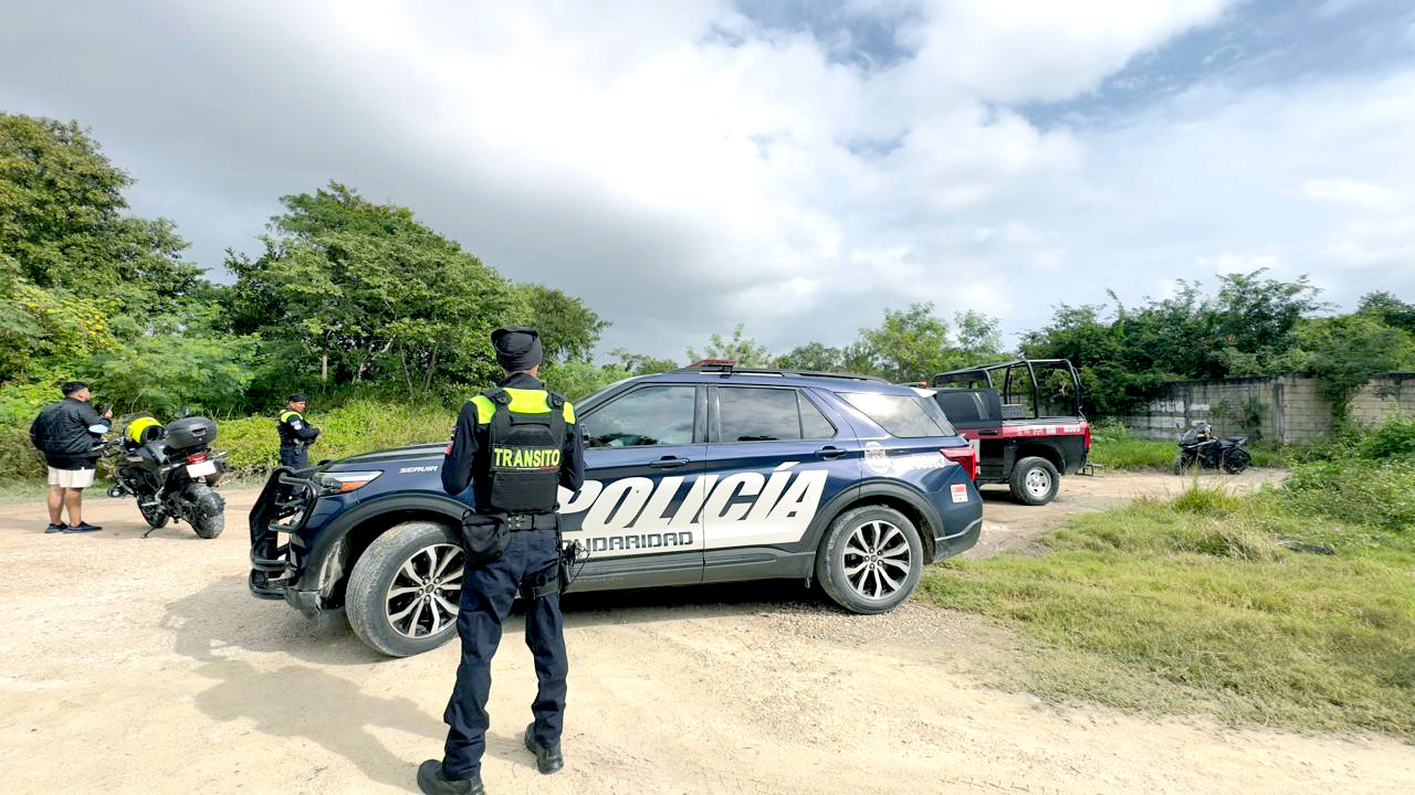 Elementos policiacos municipales se presentaron al sitio para apoyar al personal de la FGE. Elementos policiacos municipales se presentaron al sitio para apoyar al personal de la FGE.