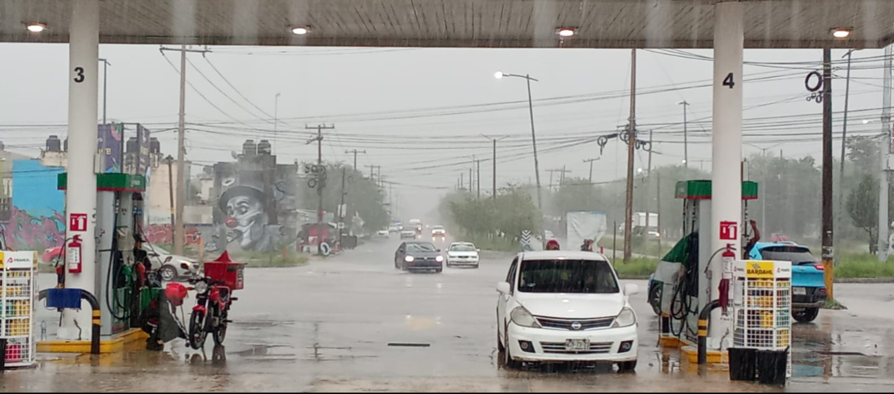 Fuertes lluvias “atrapan" la Zona Norte de Benito Juárez: Reportan inundaciones y tráfico