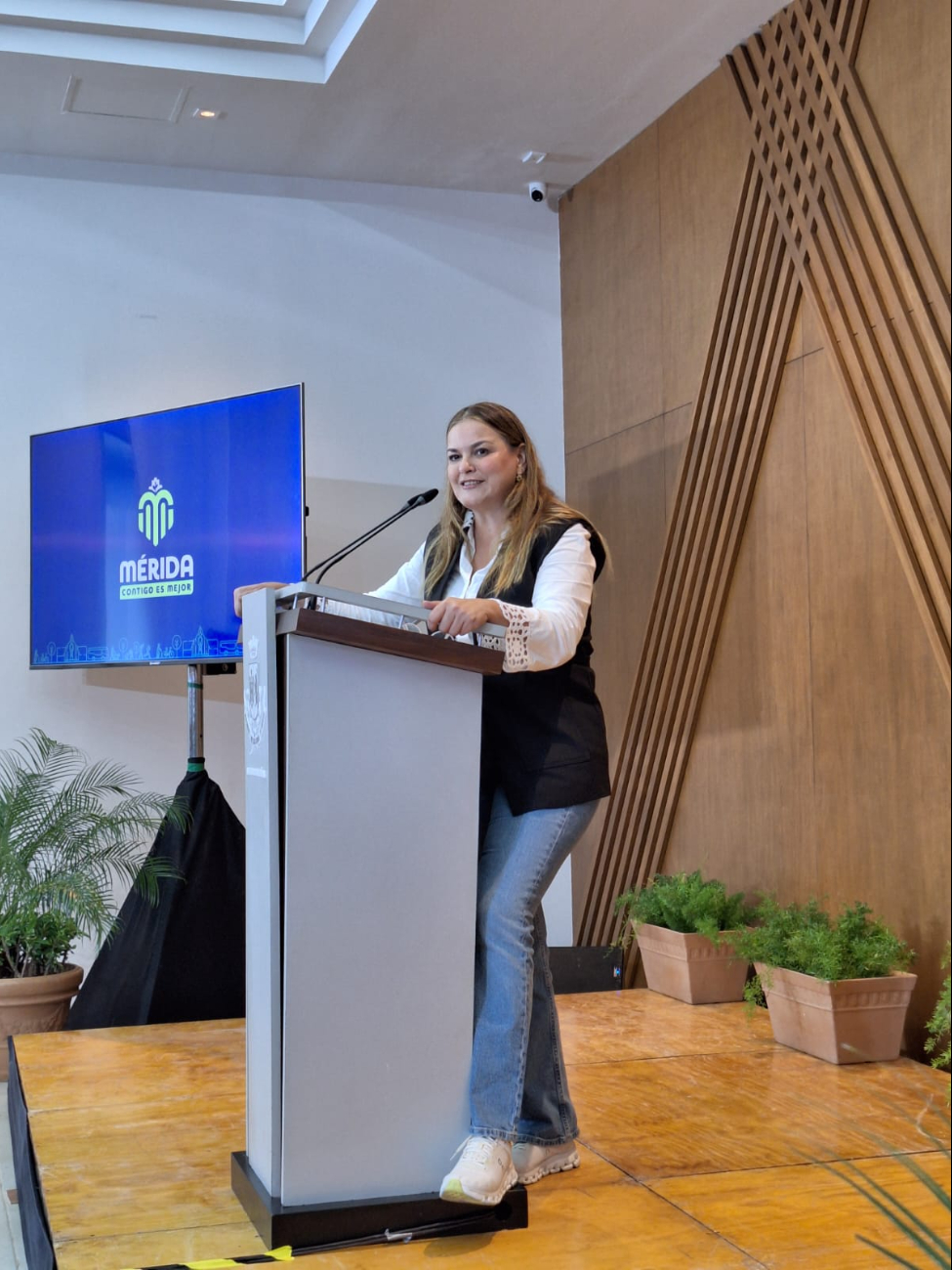 La alcaldesa Cecilia Patrón ofreció su conferencia matutina semanal La alcaldesa Cecilia Patrón ofreció su conferencia matutina semanal