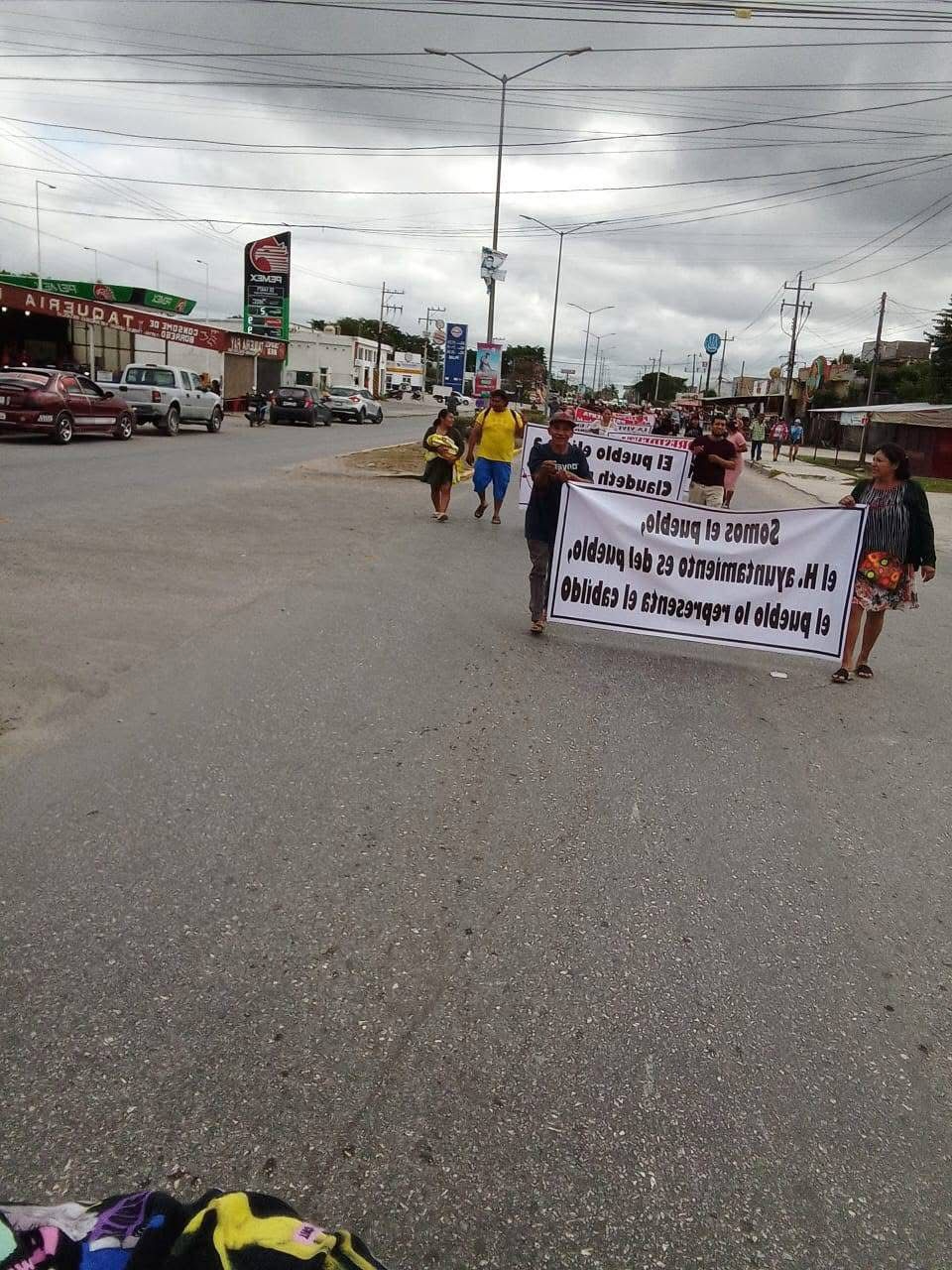 La marcha comenzó en la glorieta de la Mujer Campechana y finalizó en la plaza Ángel Castillo Lanz La marcha comenzó en la glorieta de la Mujer Campechana y finalizó en la plaza Ángel Castillo Lanz