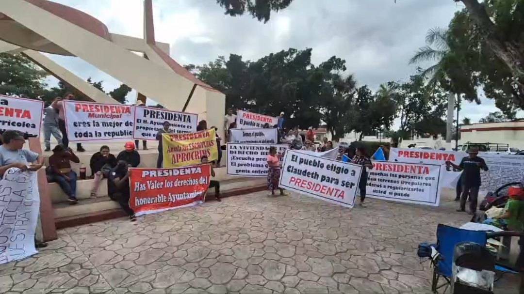 Más de 100 personas participaron con pancartas exigiendo el derecho a la vivienda Más de 100 personas participaron con pancartas exigiendo el derecho a la vivienda