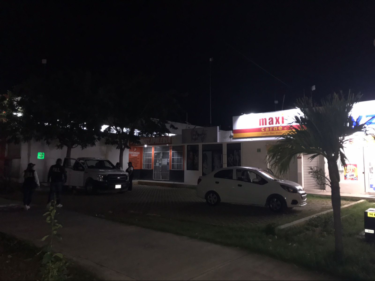 Con cuchillo en mano, según empleadas, un sujeto las obliga a entregarle dinero de las cajas