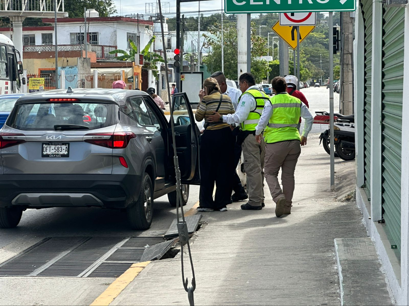 Una mujer de 67 años cayó debido al mal estado de las calles en la avenida Francisco I. Madero Una mujer de 67 años cayó debido al mal estado de las calles en la avenida Francisco I. Madero