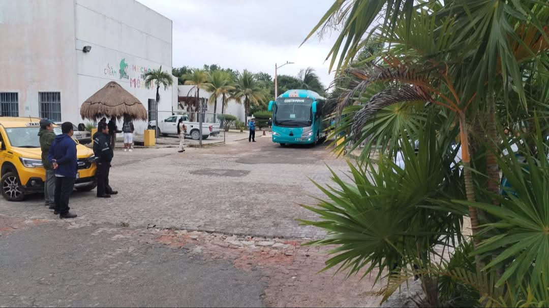 Autoridades arribaron al lugar, pero debido a la calma de las protestas, no intervinieron Autoridades arribaron al lugar, pero debido a la calma de las protestas, no intervinieron