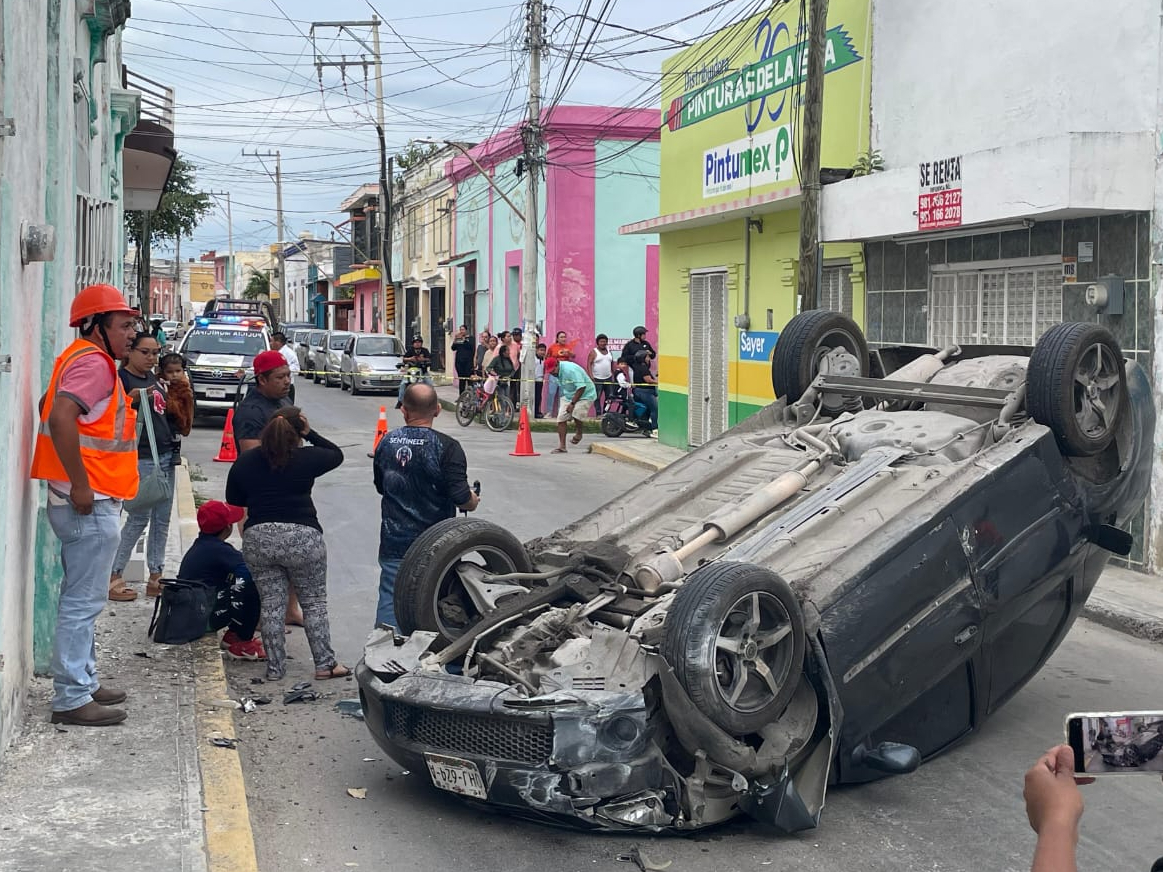 La familia a bordo del Nissan no sufrió lesiones graves La familia a bordo del Nissan no sufrió lesiones graves
