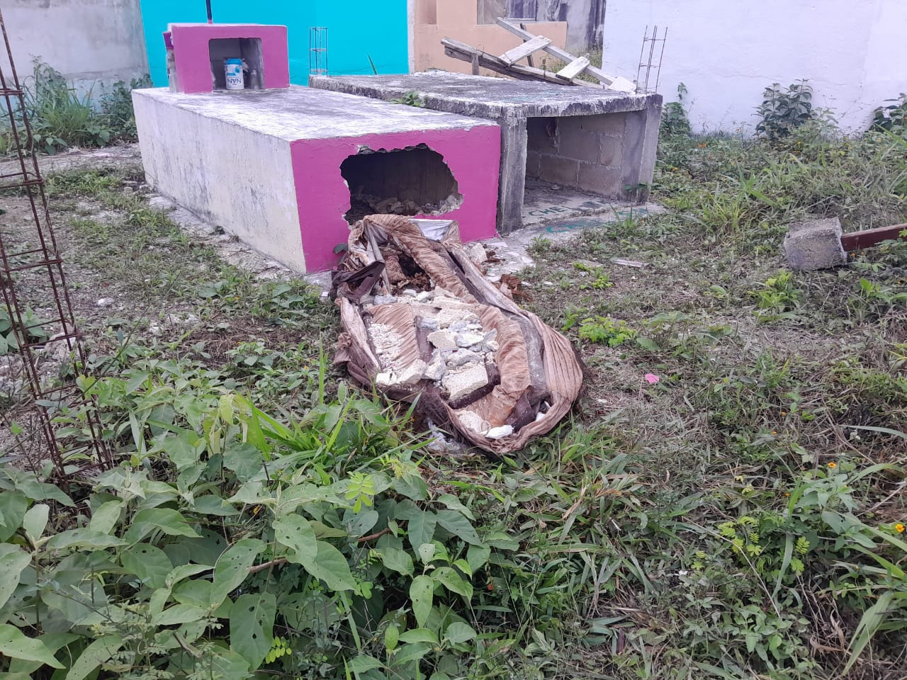 Las tumbas abiertas pueden ser de hombres, mujeres y niños Las tumbas abiertas pueden ser de hombres, mujeres y niños