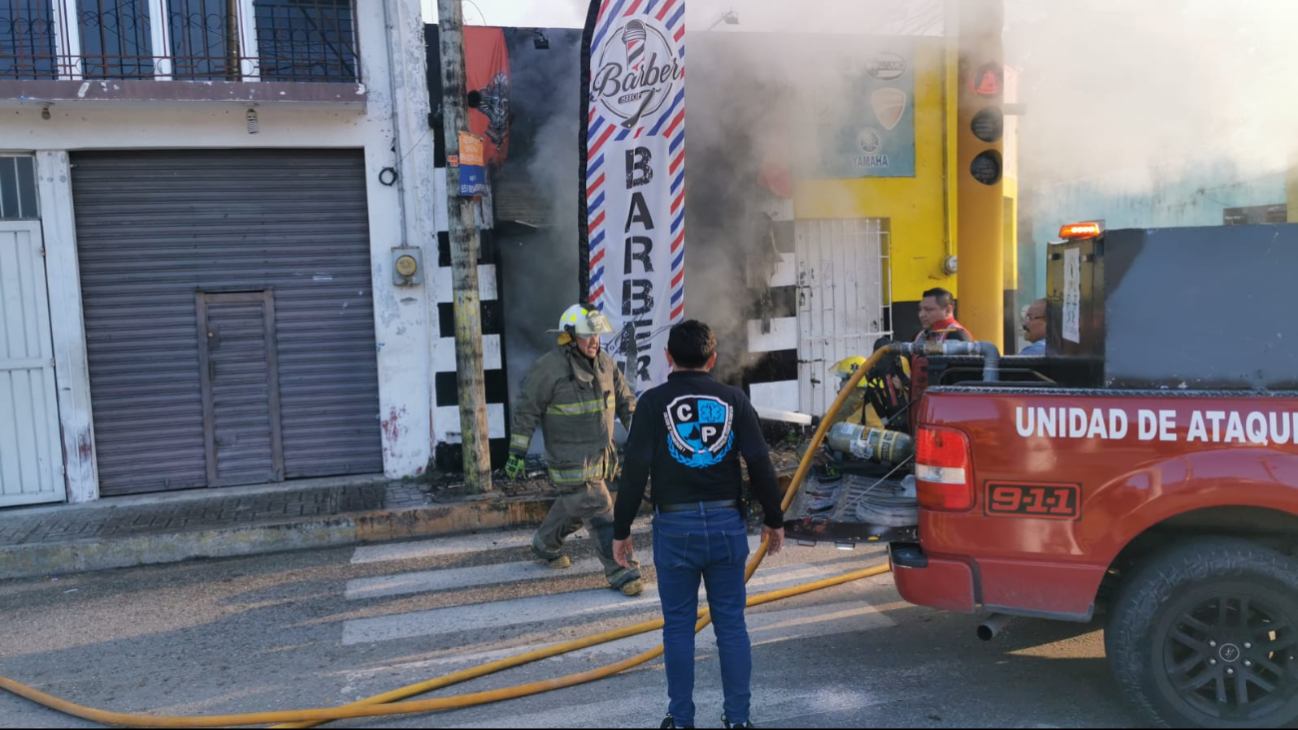 Se incendia una barbería en la Colonia Tecolutla, en Ciudad del Carmen