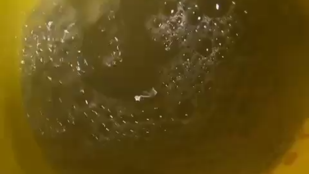 Antes de las fallas del servicio, el agua potable salía contaminada, impidiendo su uso Antes de las fallas del servicio, el agua potable salía contaminada, impidiendo su uso