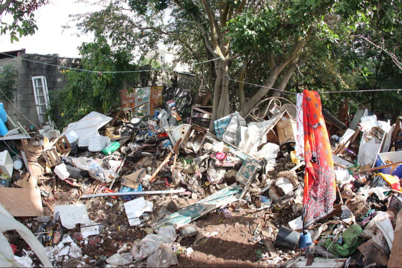 Retiran 32 toneladas de basura de la casa de un acumulador en Mérida
