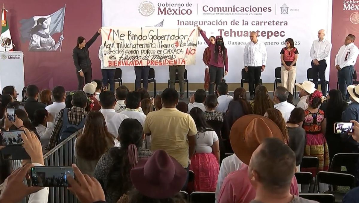 María Elena Ríos tomó el escenario principal para acusar al gobernador, Salomón Jara, de presuntamente permitir la libertad de Juan Vera Carrizal