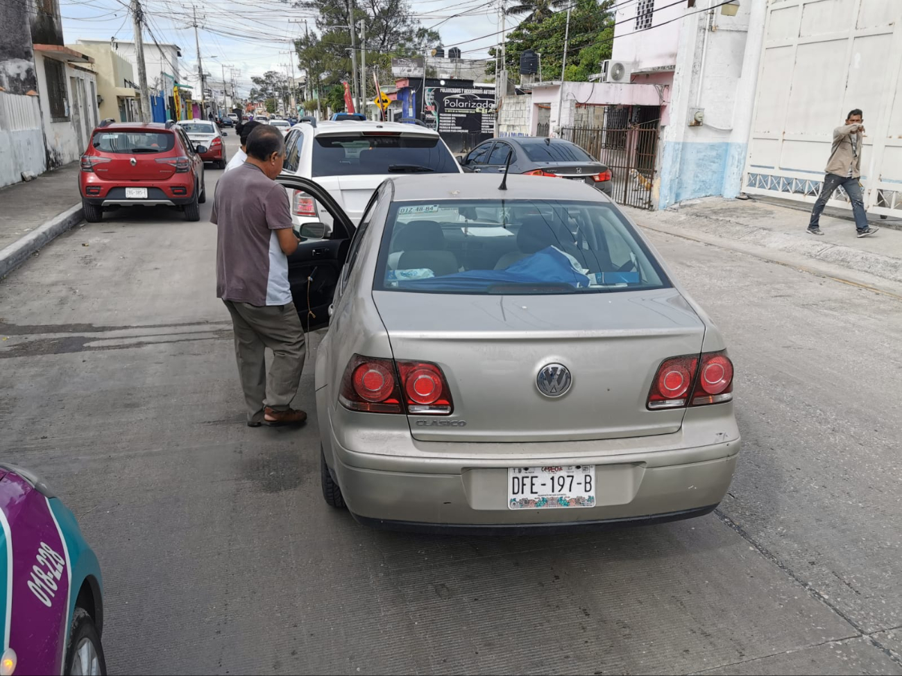 Una mujer adulta copiloto en el vehículo responsable fue llevada a su domicilio por problemas clínicos Una mujer adulta copiloto en el vehículo responsable fue llevada a su domicilio por problemas clínicos