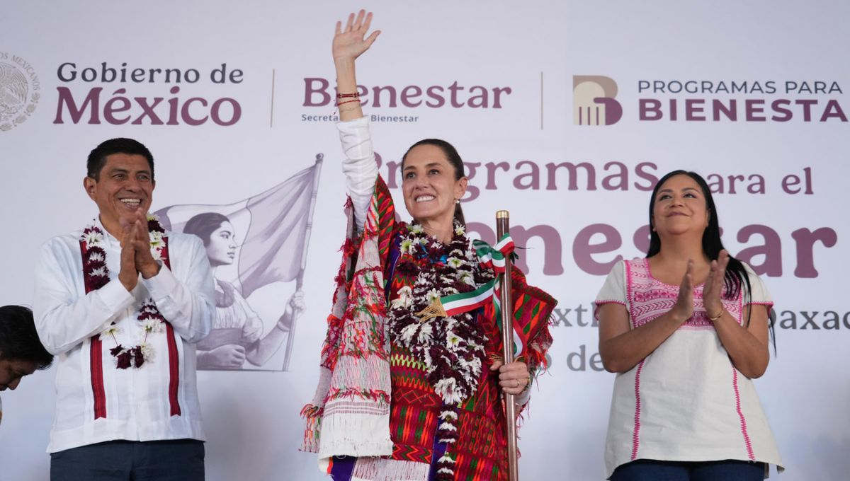 La presidenta Claudia Sheinbaum encabezó la entrega de Tarjetas Mujeres Bienestar en la mixteca de Oaxaca La presidenta Claudia Sheinbaum encabezó la entrega de Tarjetas Mujeres Bienestar en la mixteca de Oaxaca
