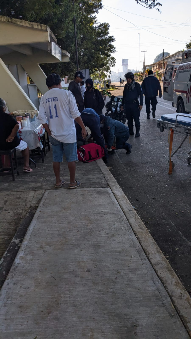 Un hombre sufrió una posible fractura en la pierna tras caer de una banqueta en La Presumida.