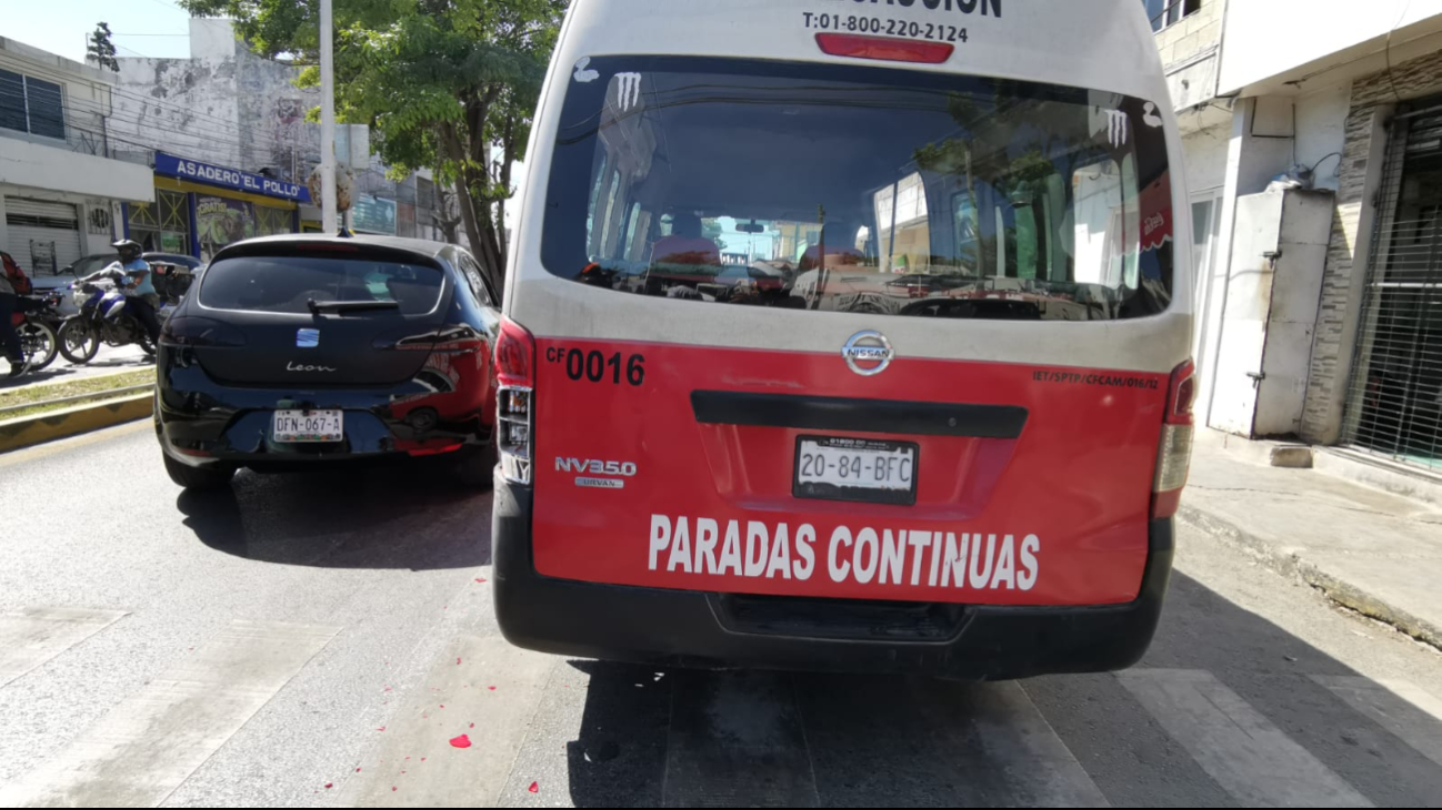 Vagoneta choca contra colectivo en San José-San Román; sin heridos, pero con caos vial Vagoneta choca contra colectivo en San José-San Román; sin heridos, pero con caos vial