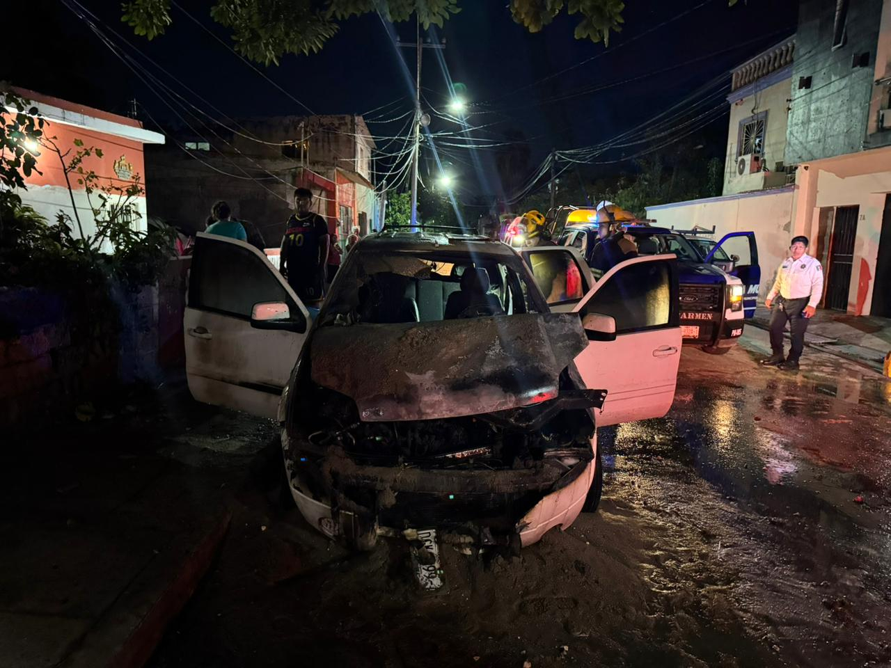 Claudia Gabriela López González sufrió un atentado en su domicilio y su camioneta fue incendiada Claudia Gabriela López González sufrió un atentado en su domicilio y su camioneta fue incendiada