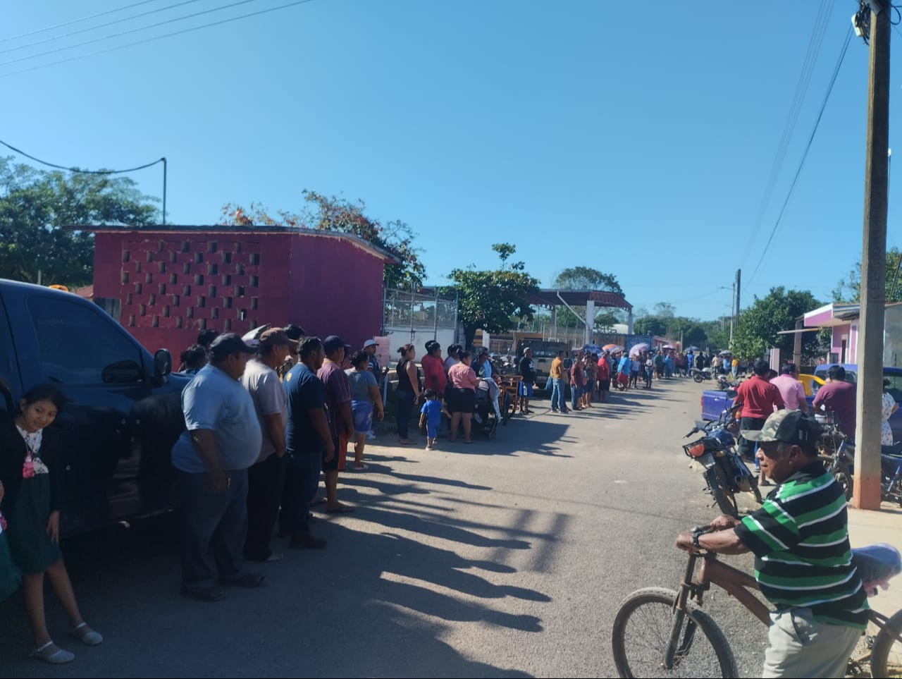 Gregorio Uicab Kuuk se reafirmó como comisario de Emiliano Zapata con 246 votos Gregorio Uicab Kuuk se reafirmó como comisario de Emiliano Zapata con 246 votos